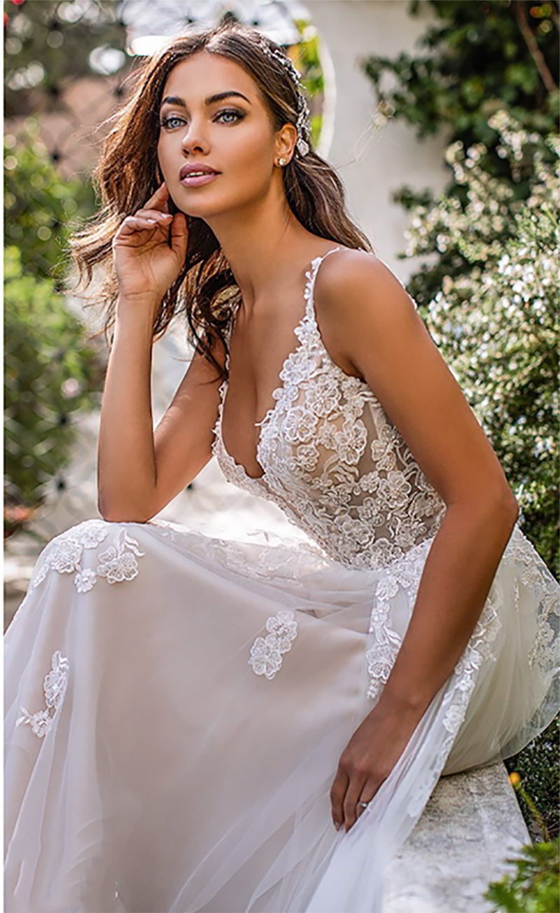 Abito da sposa leggero con scollo a V profondo e spalline sottili | BellaSeta - BellaSeta