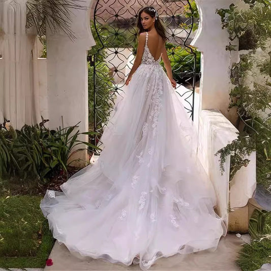 Abito da sposa leggero con scollo a V profondo e spalline sottili | BellaSeta - BellaSeta