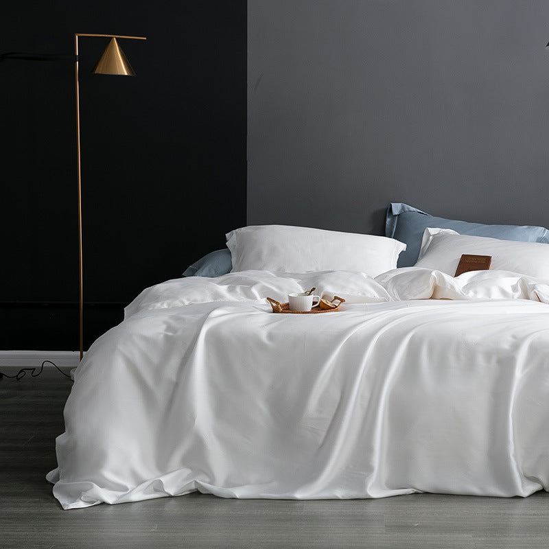Completo lenzuola Premium in Ice Silk colore Bianco su letto matrimoniale