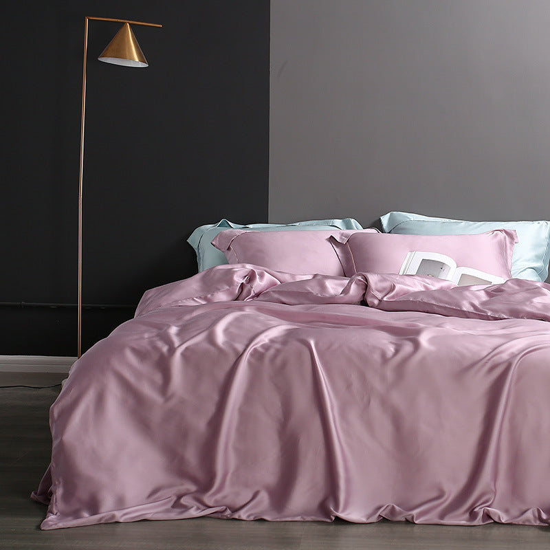 Completo lenzuola Premium in Ice Silk colore Viola su letto matrimoniale