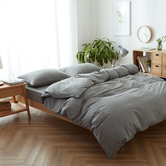 Completo letto in cotone lavato giapponese colore grigio ghiaccio su letto matrimoniale