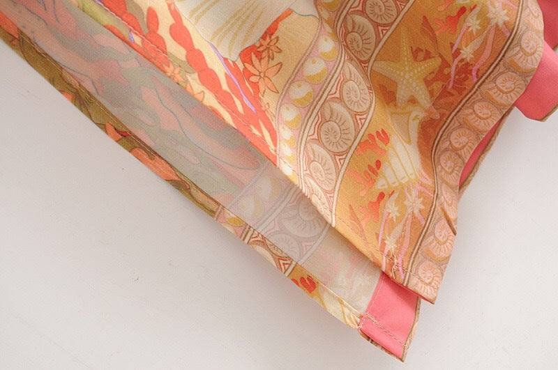 Dettaglio orlo kimono in chiffon floreale arancione con bordo elegante - BellaSeta