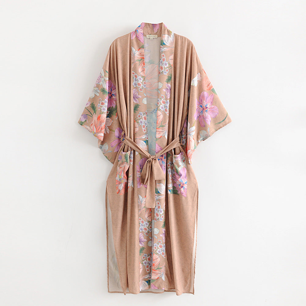 Kimono floreale marrone con cintura in vita – BellaSeta