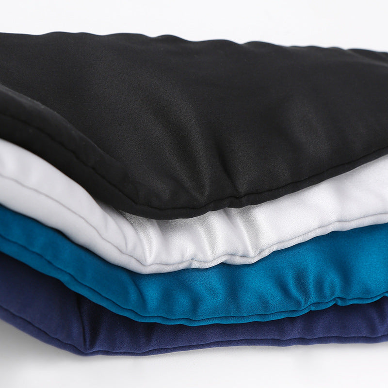 Mascherine per dormire in seta disponibili in diversi colori: nero, argento, blu e turchese