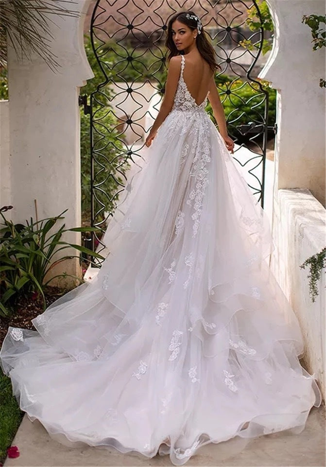 Abito da sposa leggero con scollo a V profondo e spalline sottili | BellaSeta - BellaSeta