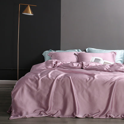 Completo lenzuola Premium in Ice Silk colore Viola su letto matrimoniale