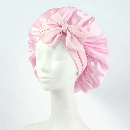 Donna con cuffia per capelli in seta pink con fiocco