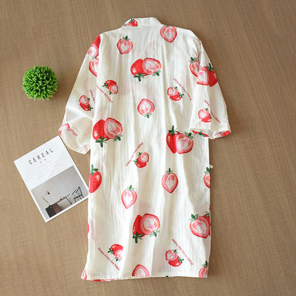 Kimono giapponese in cotone bianco con stampa fragole - vista frontale - BellaSeta